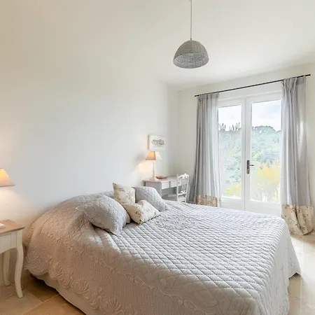 Holiday home La Belle Echappee With Pool In