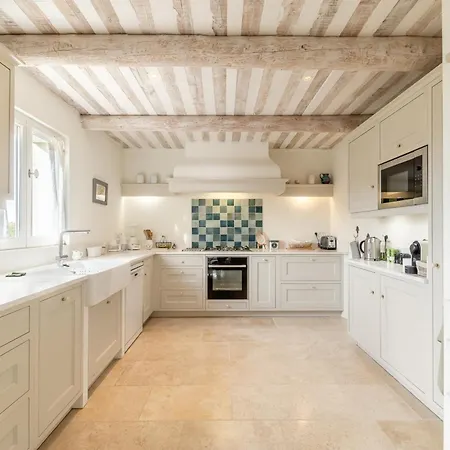 La Belle Echappee With Pool In Holiday home *