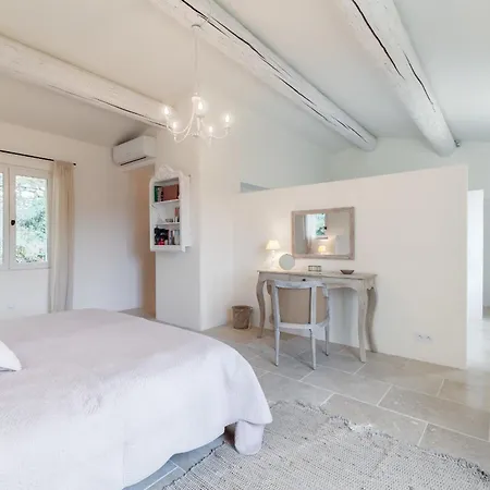 La Belle Echappee With Pool In Holiday home Menerbes