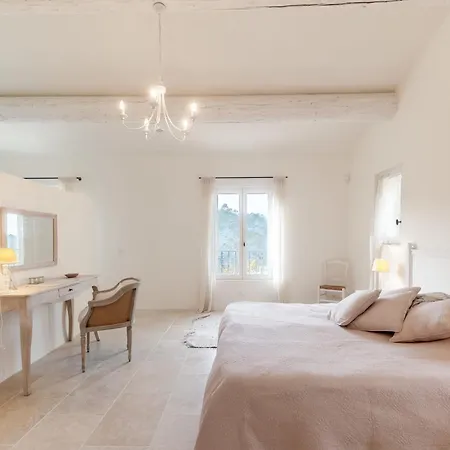 Holiday home La Belle Echappee With Pool In Menerbes